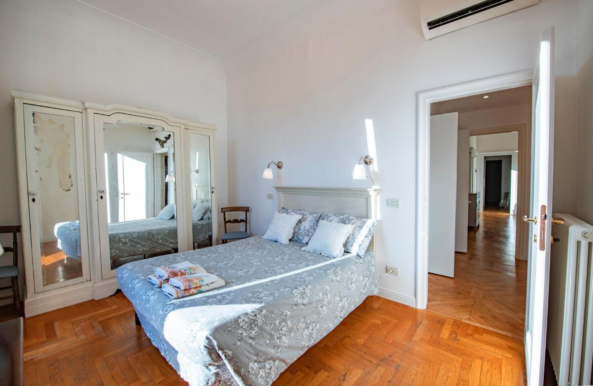 Romantic And Charming Apartments Флоренция Екстериор снимка